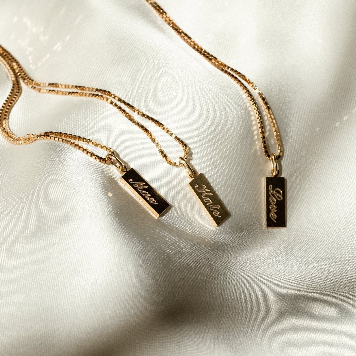 Lina – Personalized Fine Plaque Necklace
