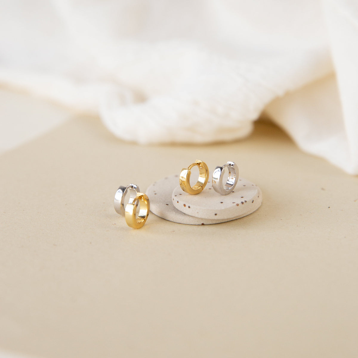 Classic Huggies - Subtle small Hoops