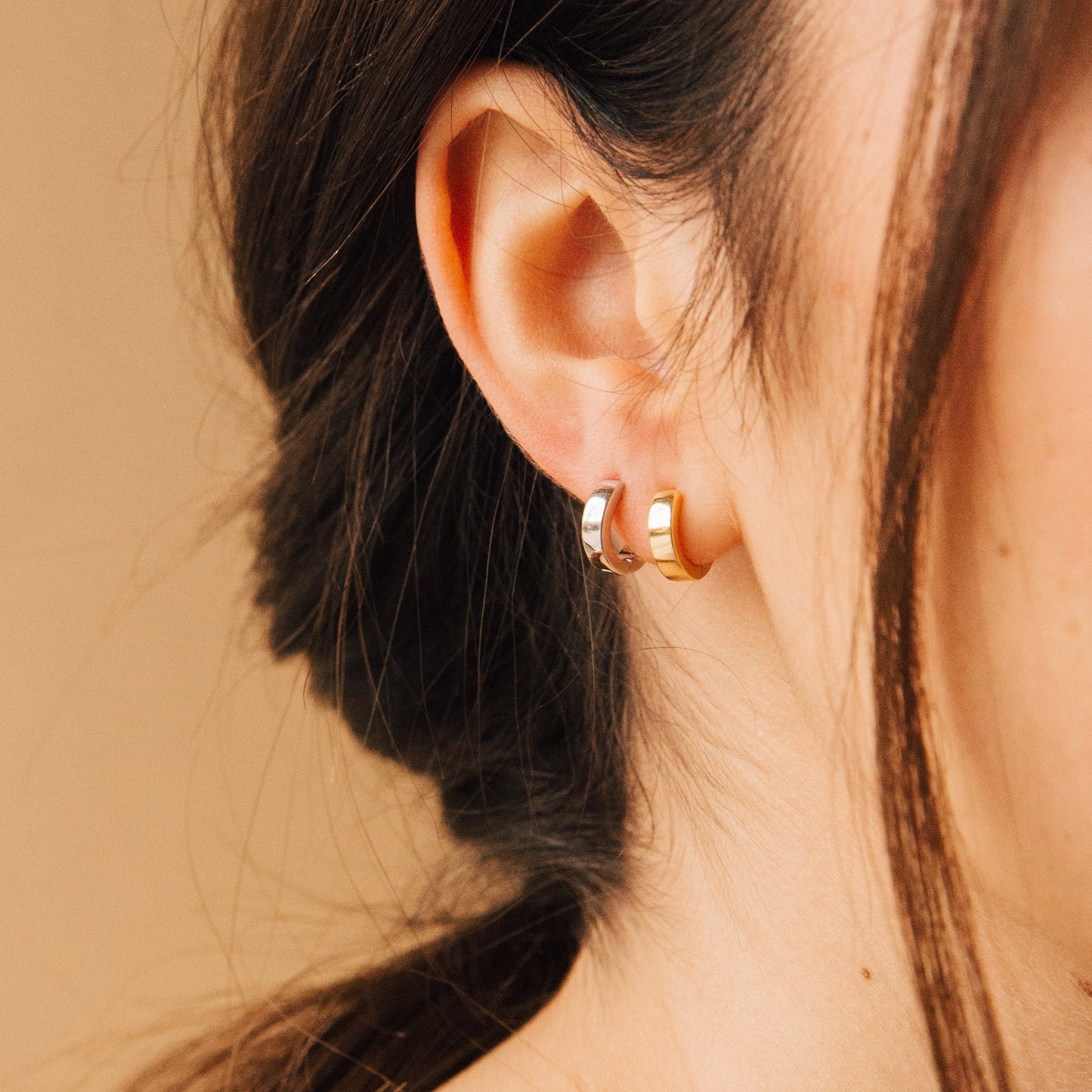 Classic Huggies - Subtle small Hoops