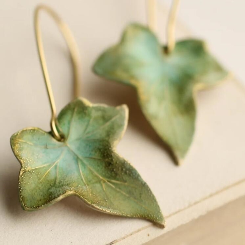 Silva – Vintage Earrings with Green Leaf