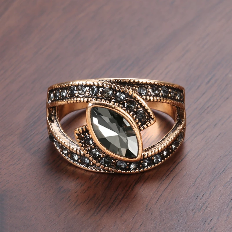 Amena – Stylish Ring of Dark Crystal