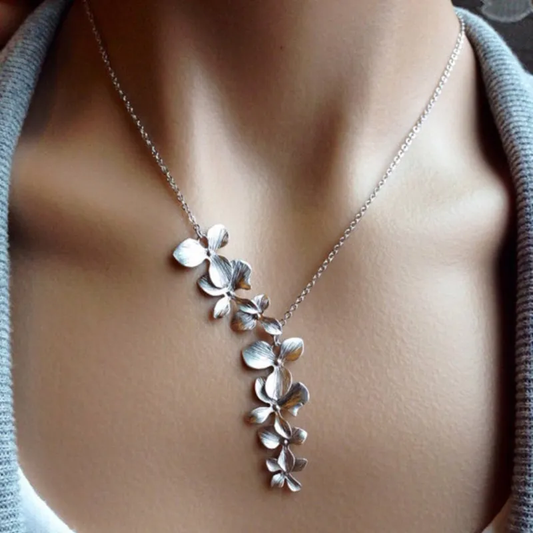 Aurore – Vintage Silver Flower Necklace
