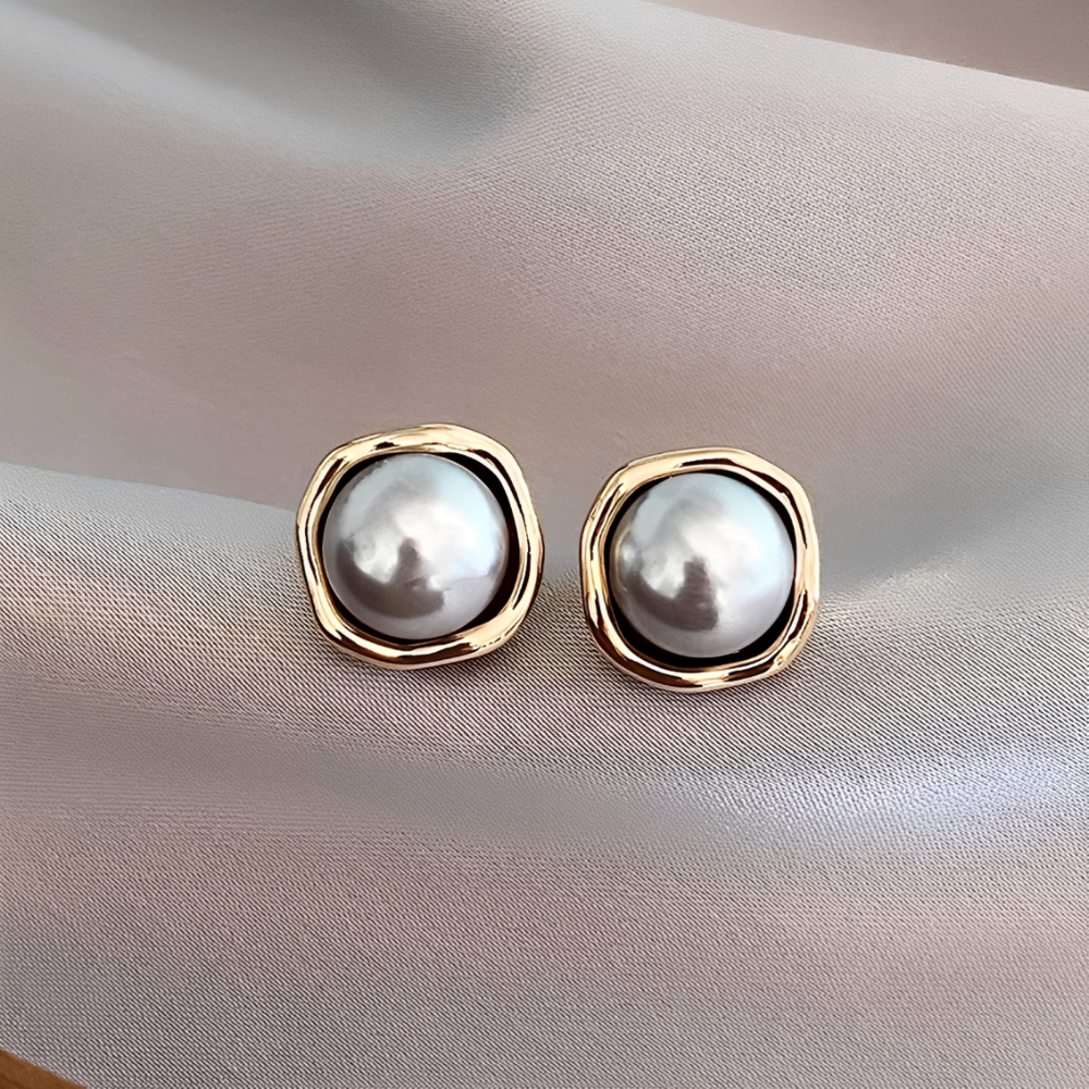Women's Vintage Earrings with Round Jewelry Details