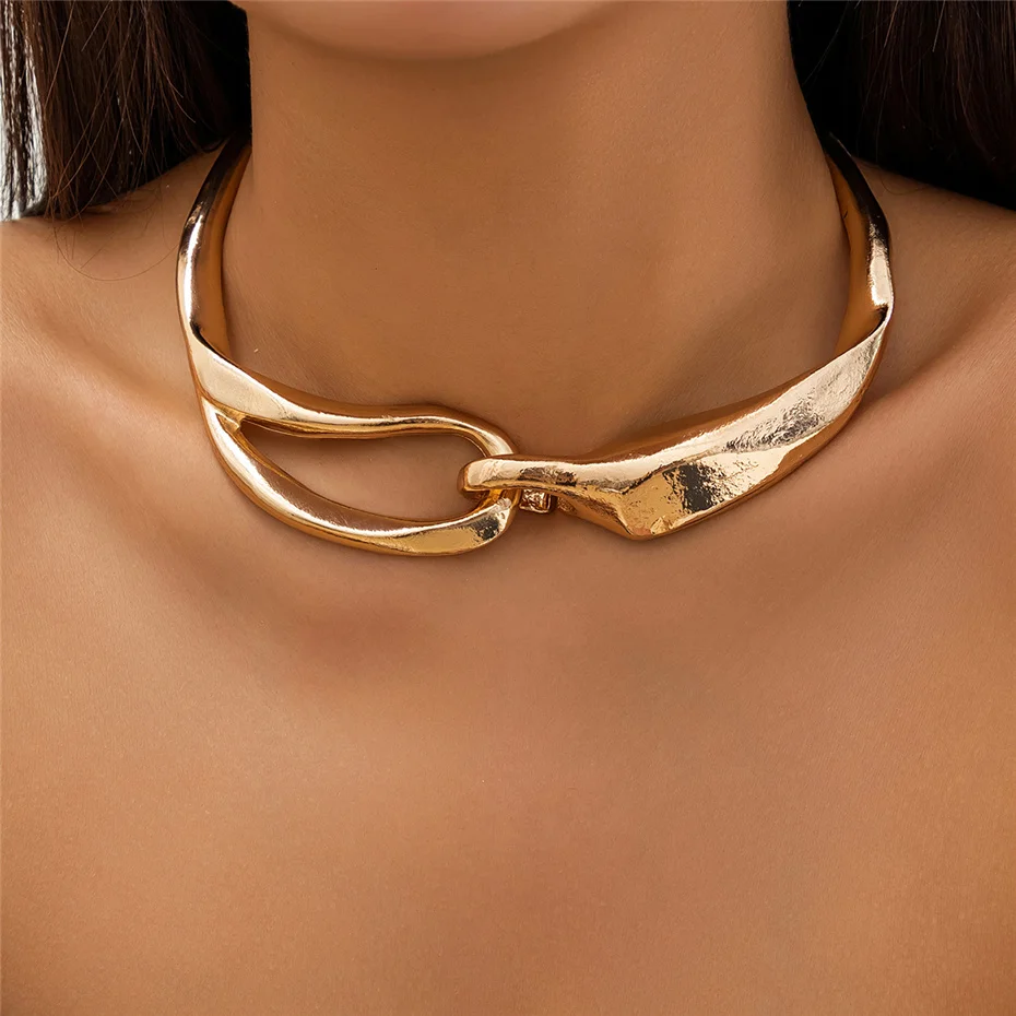 Ariane – Golden Necklace in Vintage Style