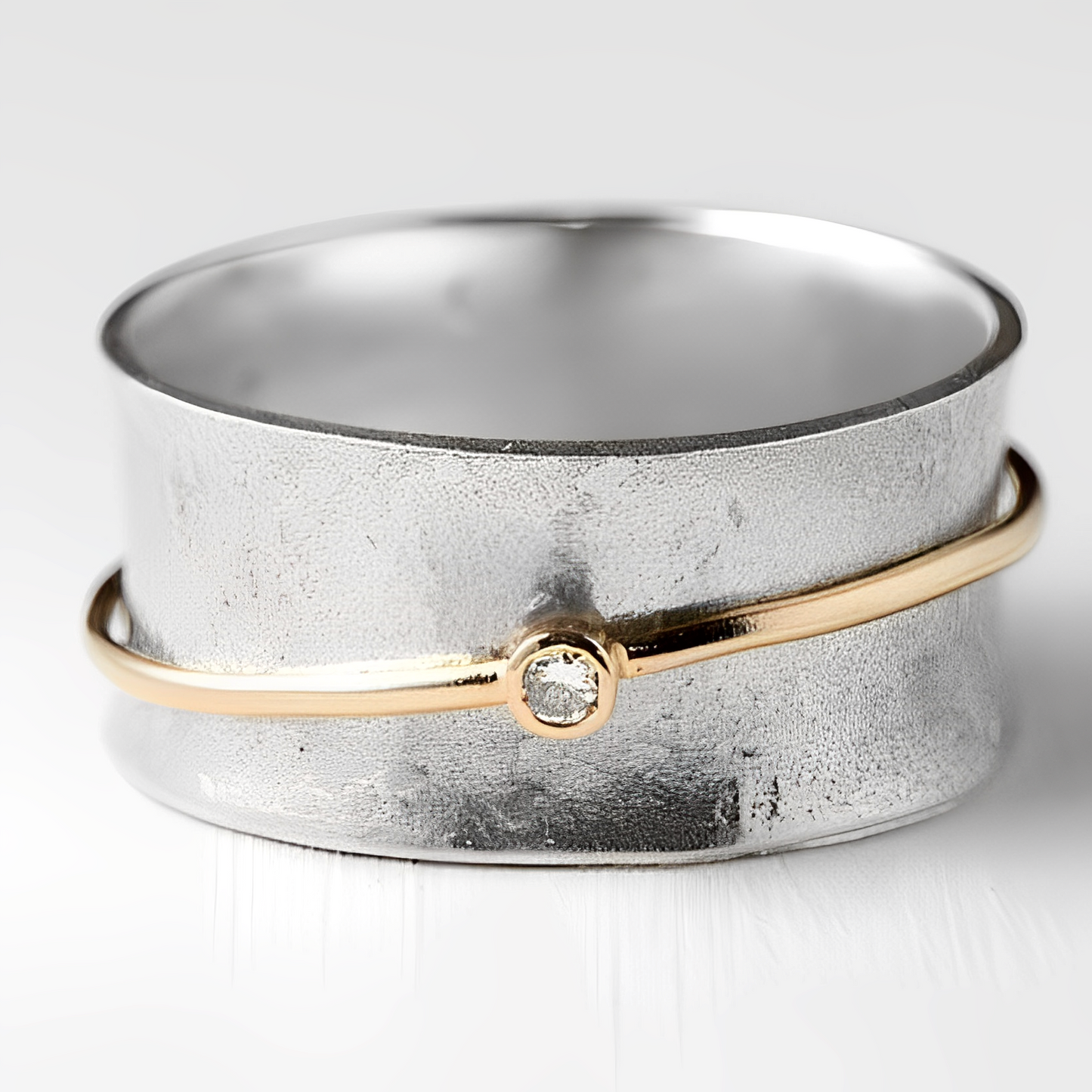 Lilia – Silver Ring with Golden Line and Zirconia