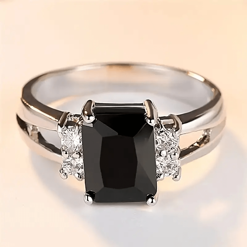 Ravenna – Vintage ring with shimmering onyx