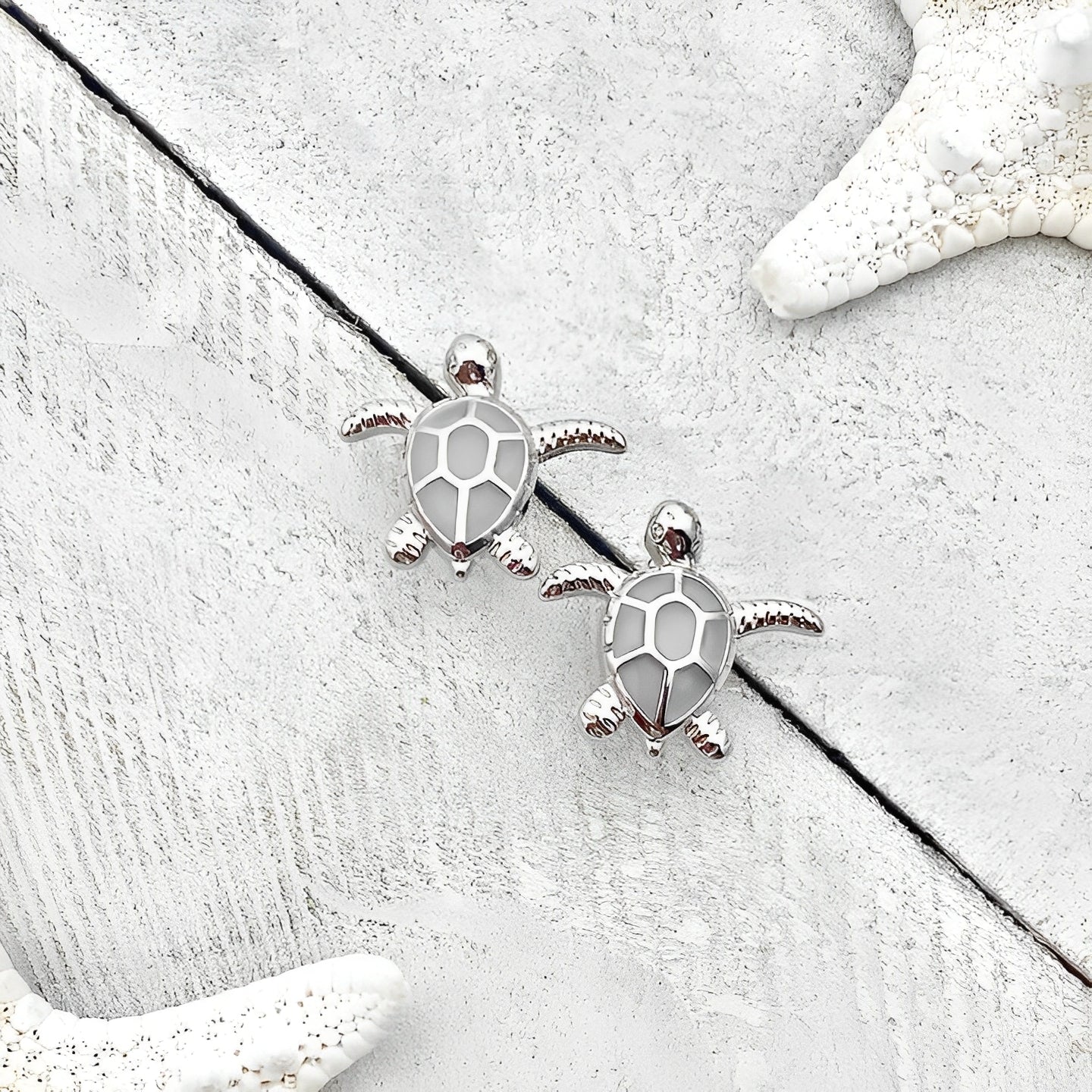 Ruffa – Earrings with Sea Turtle in Opal and Silver