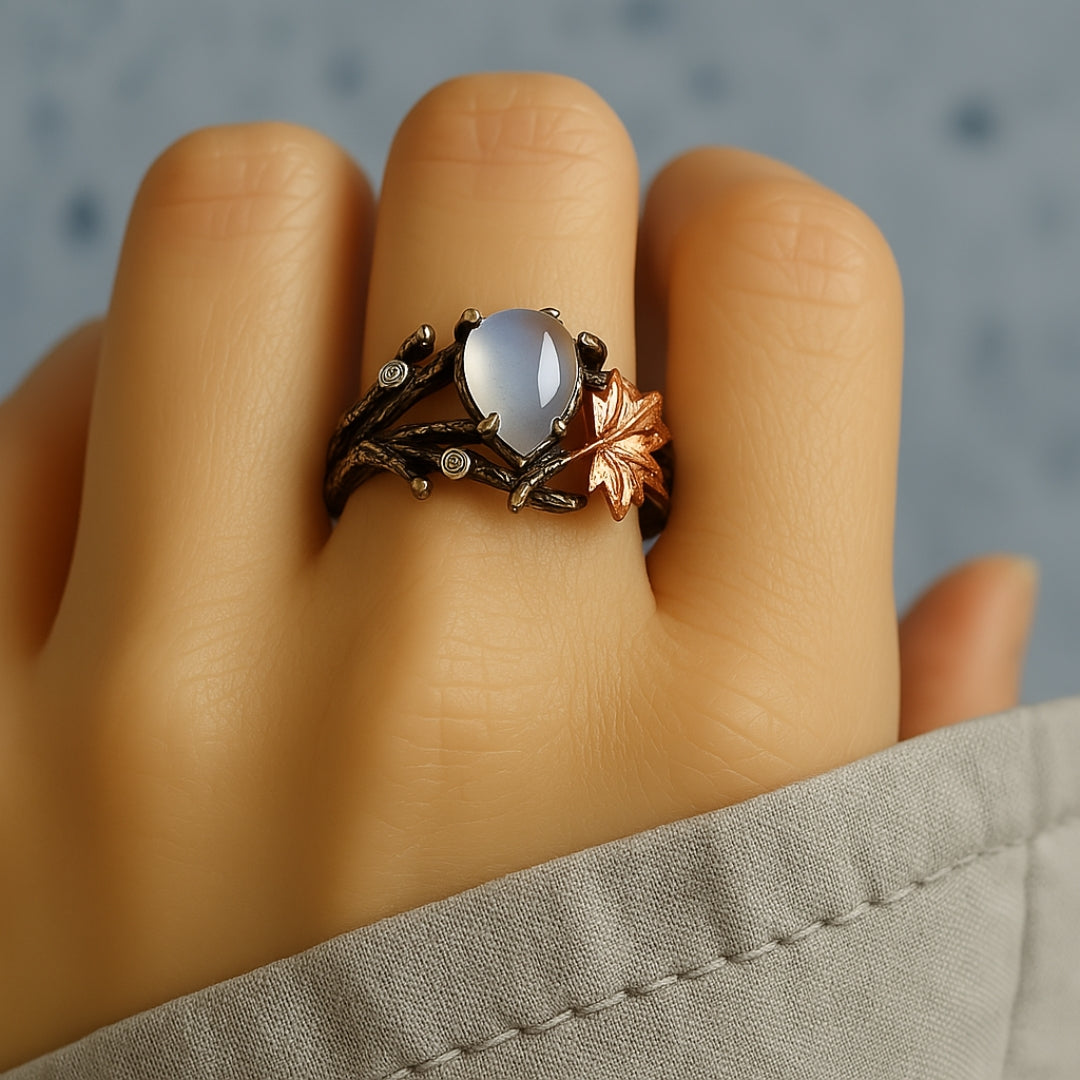 Celestia – Ring with moonstone and natural charm