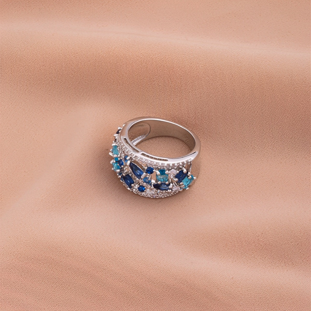 Julie – Vintage Ring with Blue Detail