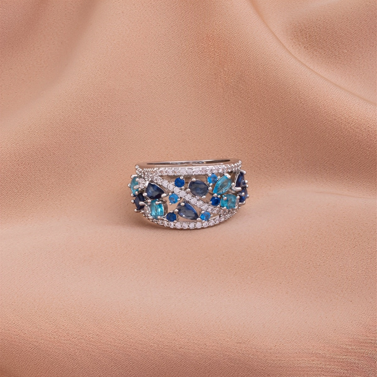 Julie – Vintage Ring with Blue Detail