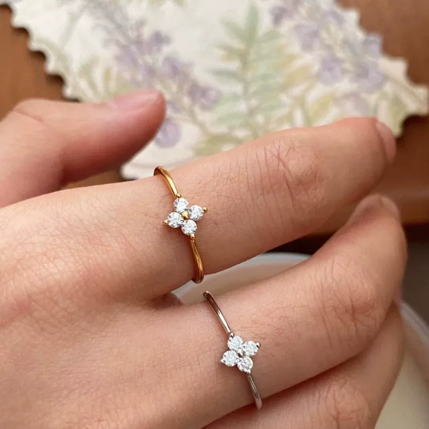 Mia – Ring with Clover Detail