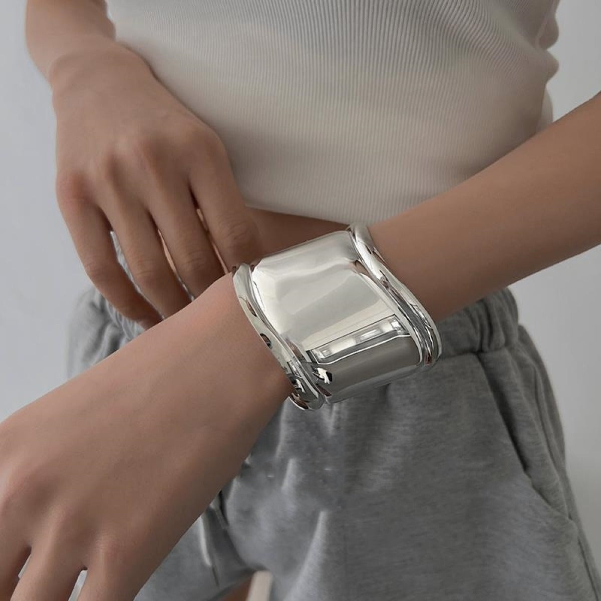 Daria – Broad Metallic Cuff Bracelet