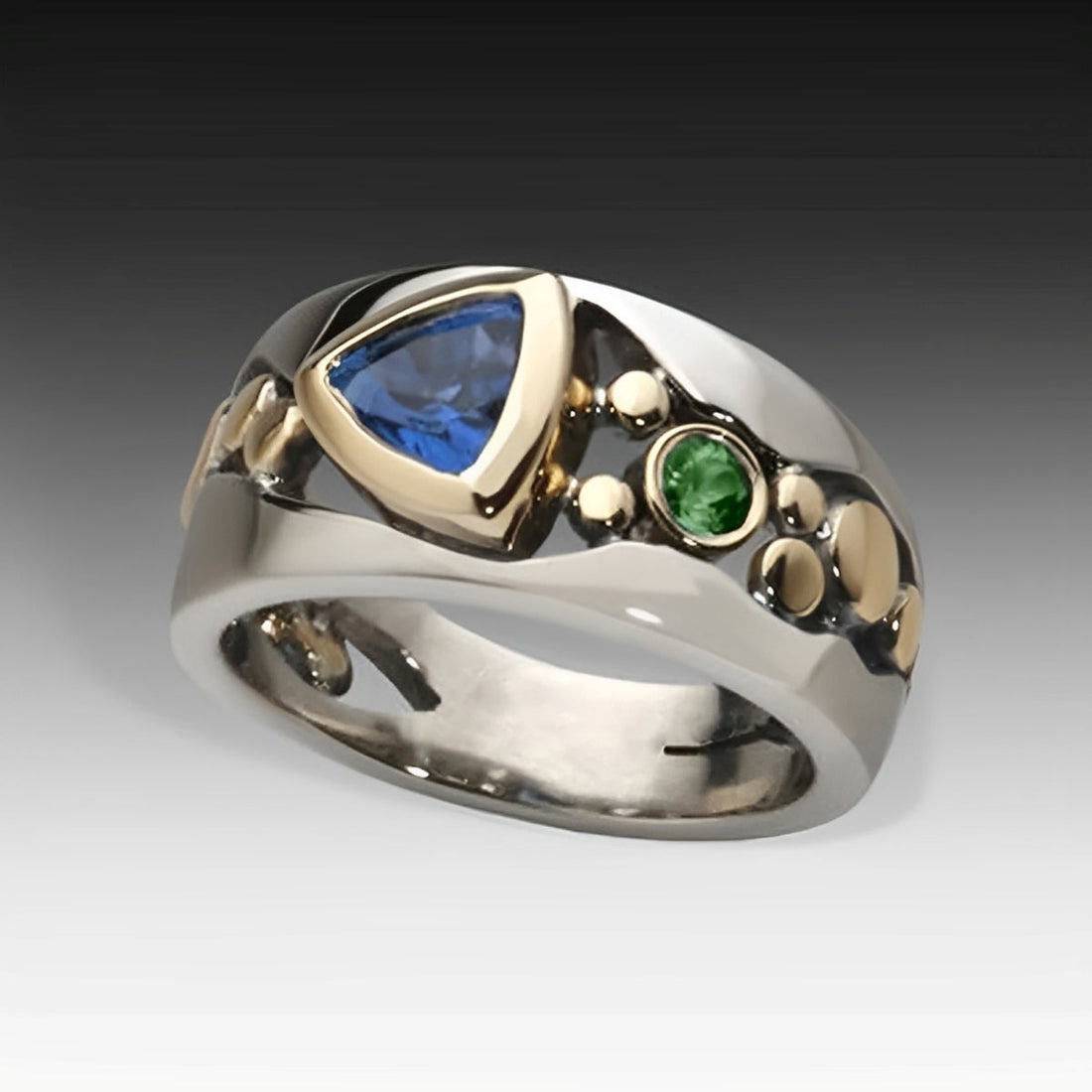 Ricca – Vintage Ring with Bright Blue Detail