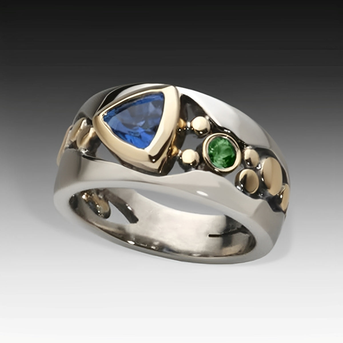 Ricca – Vintage Ring with Bright Blue Crystal