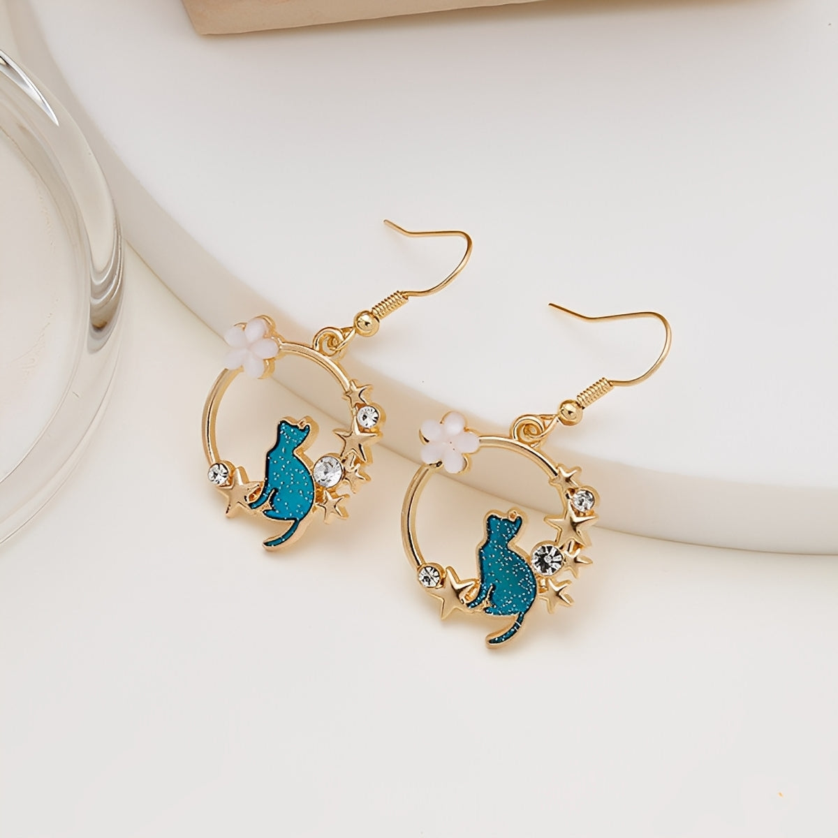 Lynna – Beautiful Cat Pendant