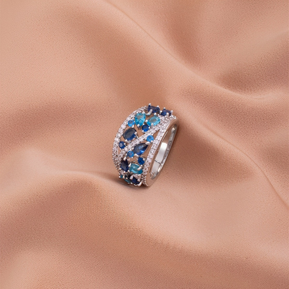 Julie – Vintage Ring with Blue Detail