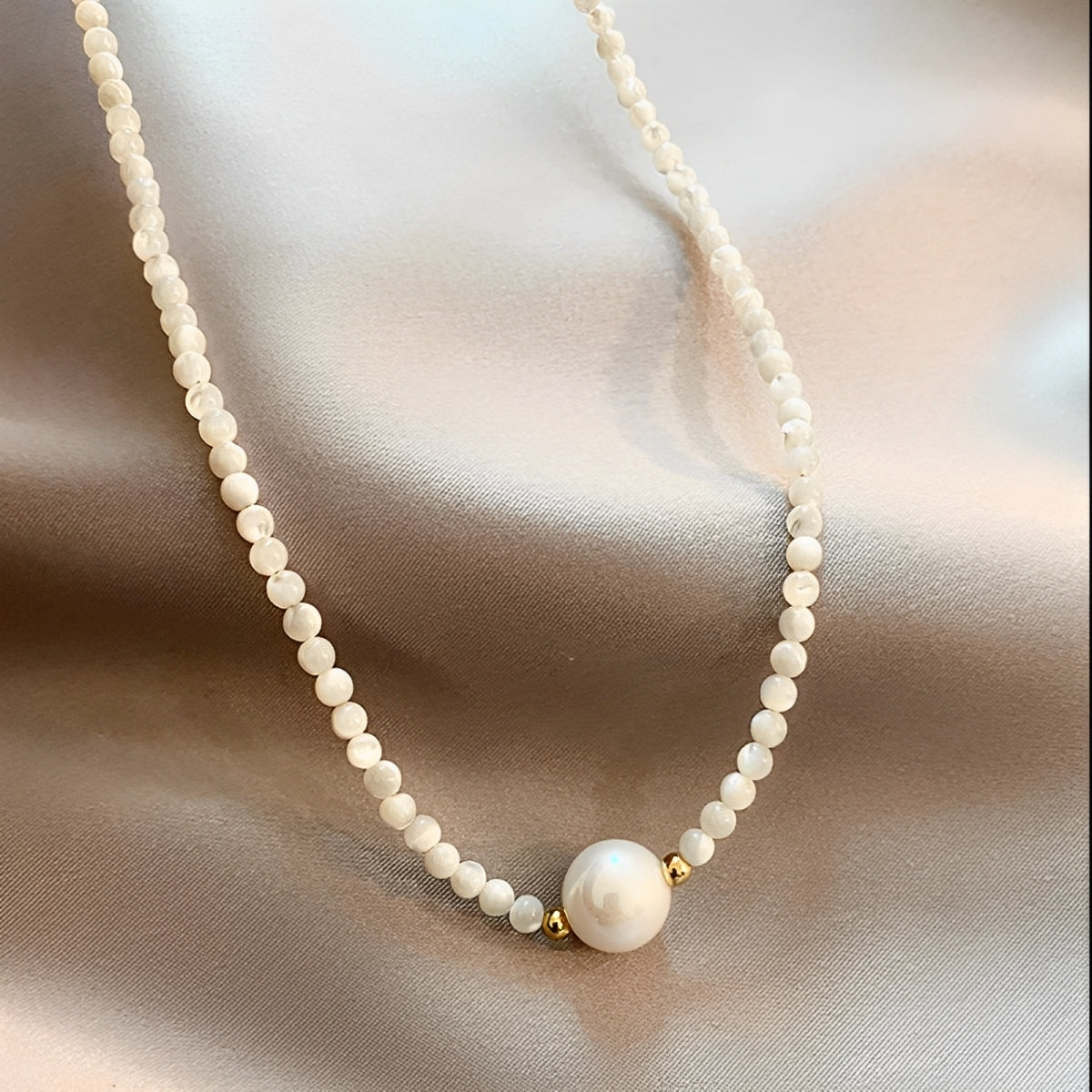 Claire – Stylish pearl necklace