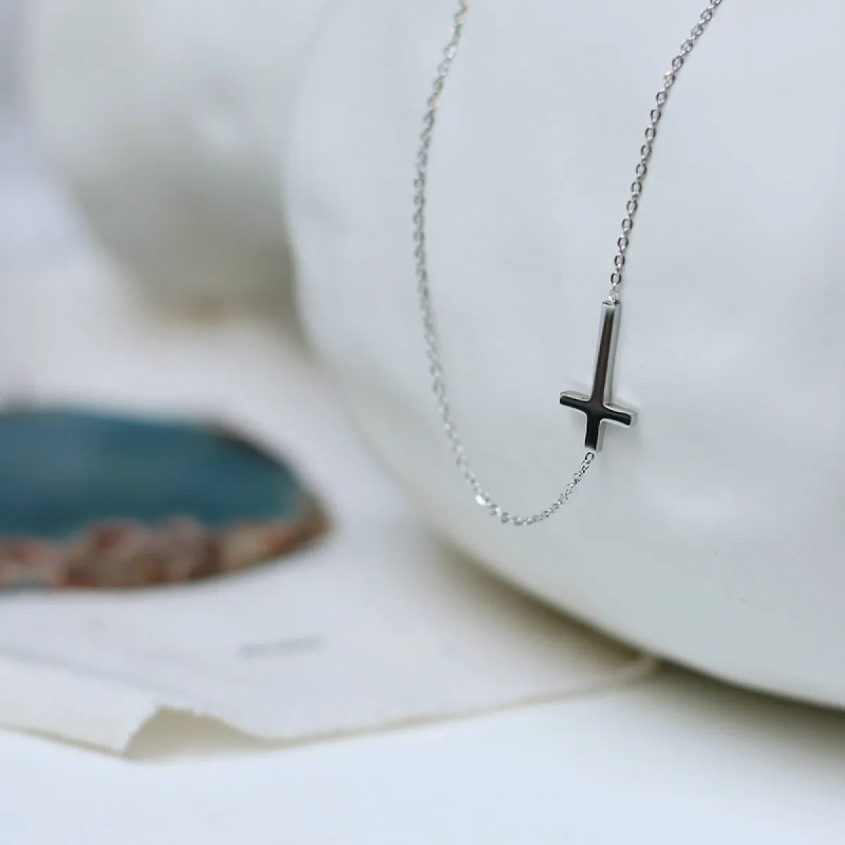 Nelly – Chain minimalist cross gold