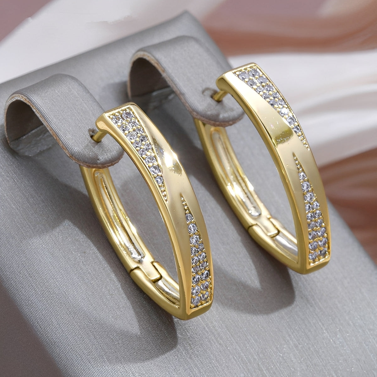 Sophie – Earrings made of Gold and Gemstones
