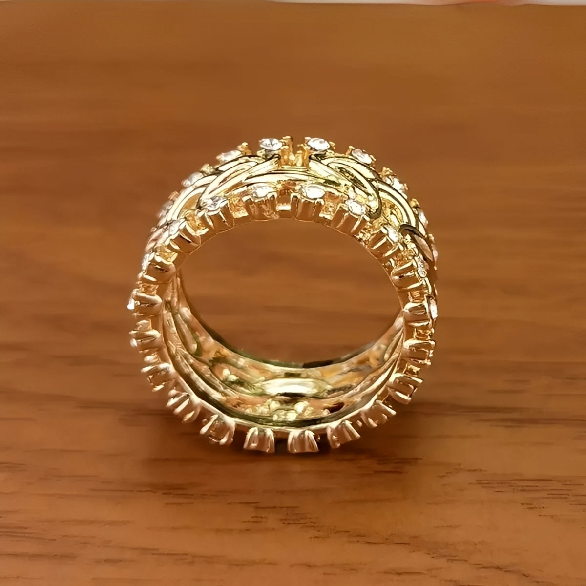 Lydia – Jewelry piece made of braided gold with zirconia