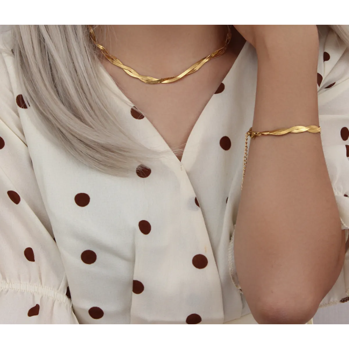 Alina – Set Necklace & Bracelet Elegant Gold Plaited