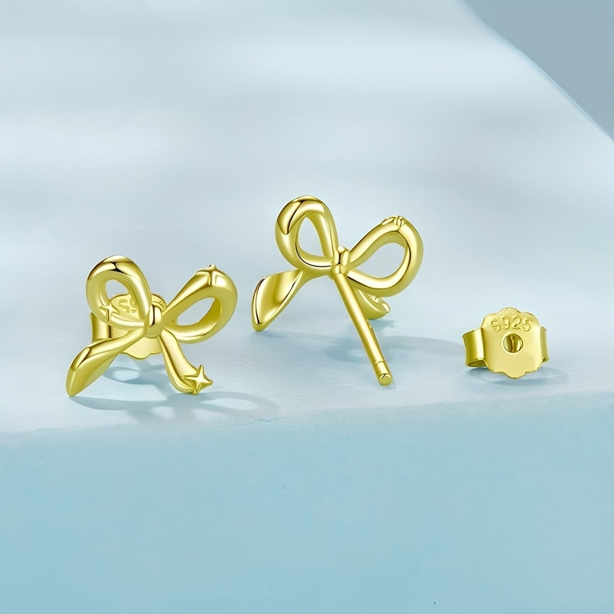 Lunea – Stud Earrings Mini Star Knot