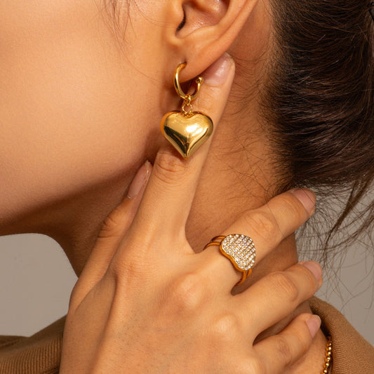 Liza – Hanging Heart Earrings Gold