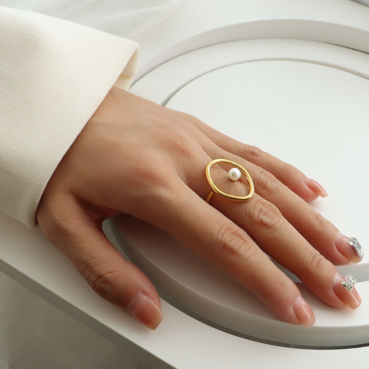 Rana – Gold Ring with Oval Pearl