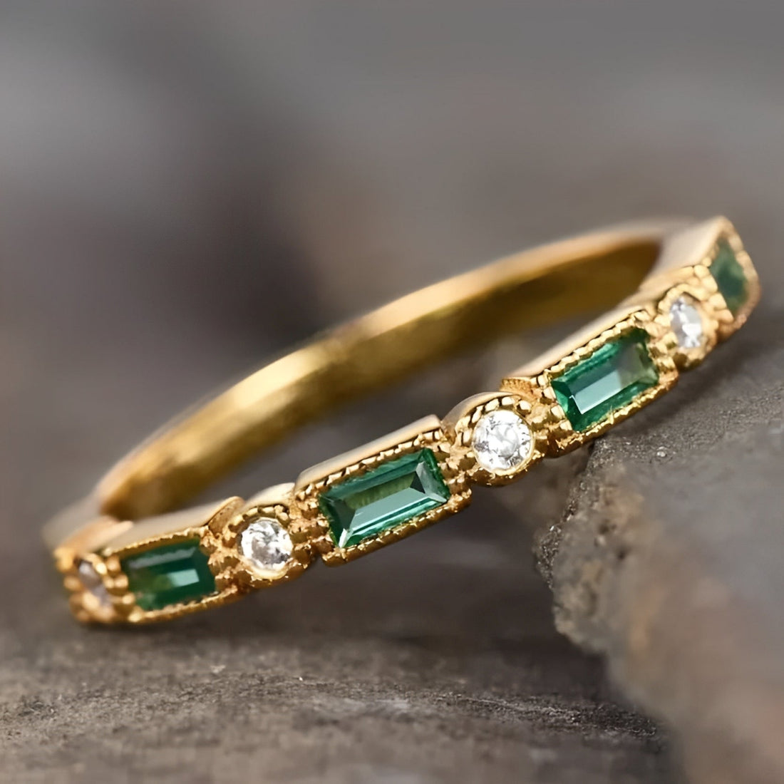Sana – Vintage Ring with Green Detail