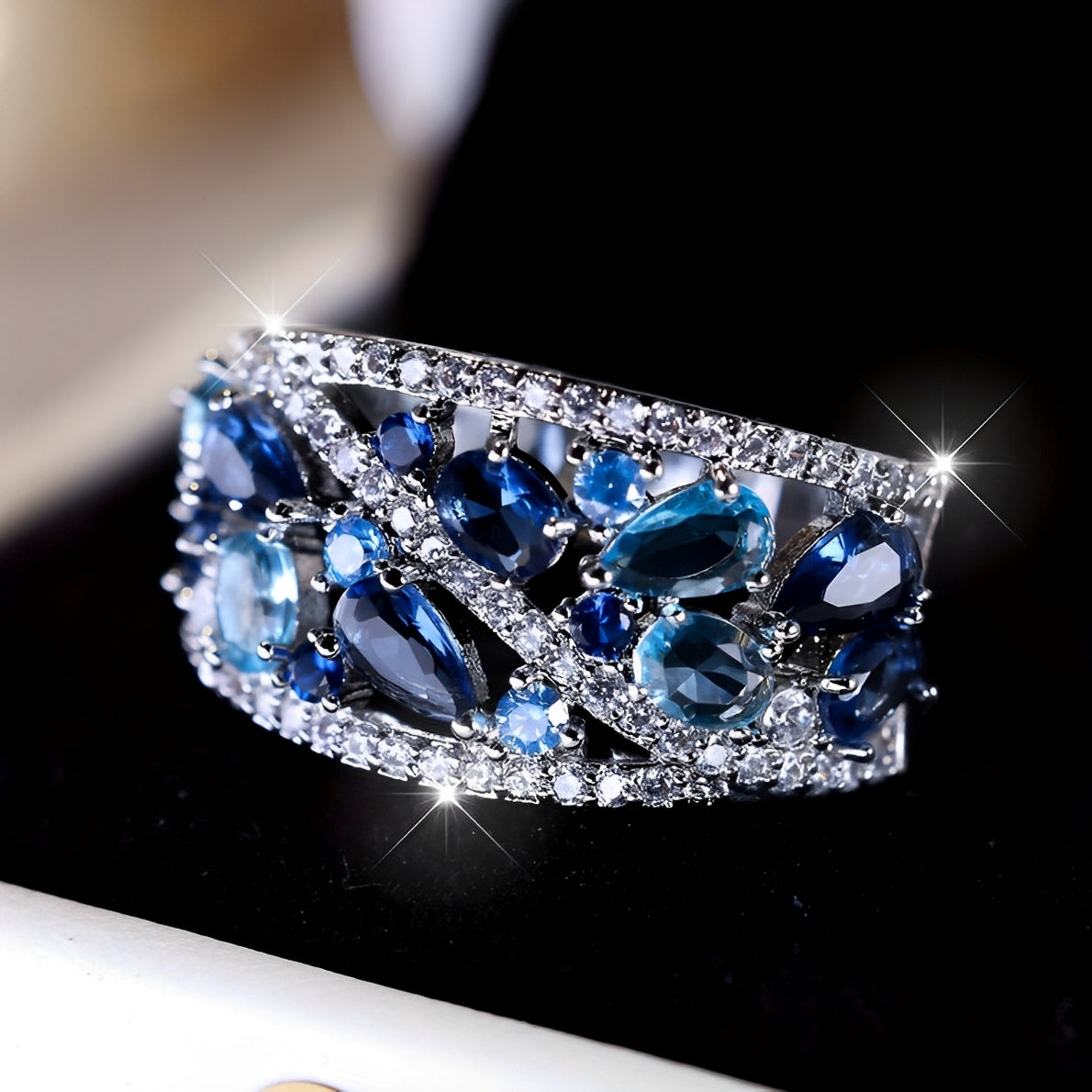 Julie – Vintage Ring with Blue Detail