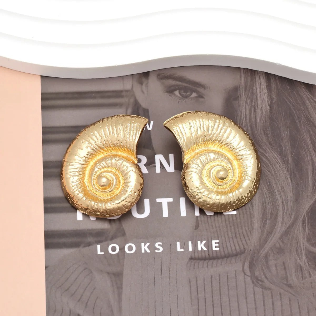 Pia – Stylish Shell Earrings