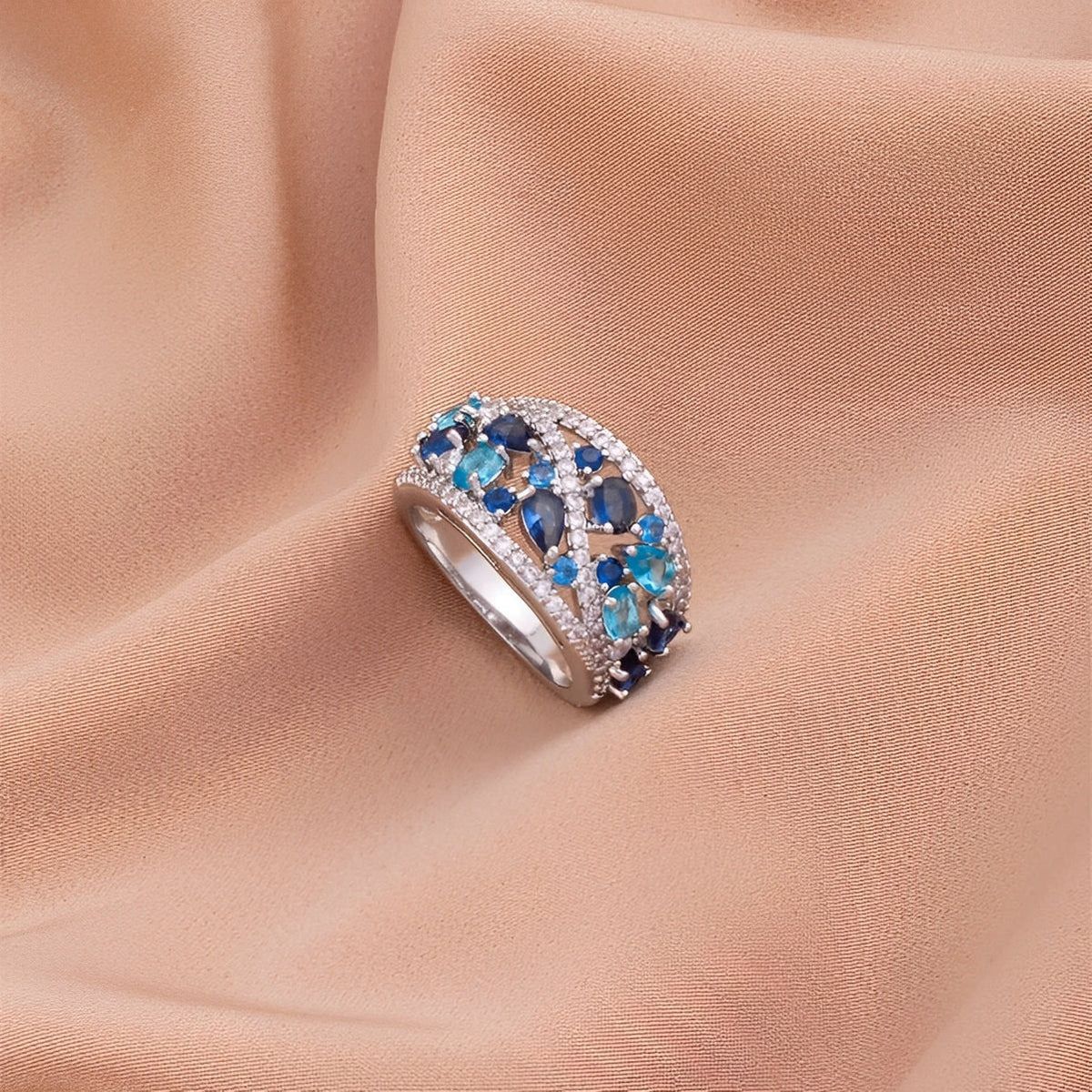 Julie – Vintage Ring with Blue Detail