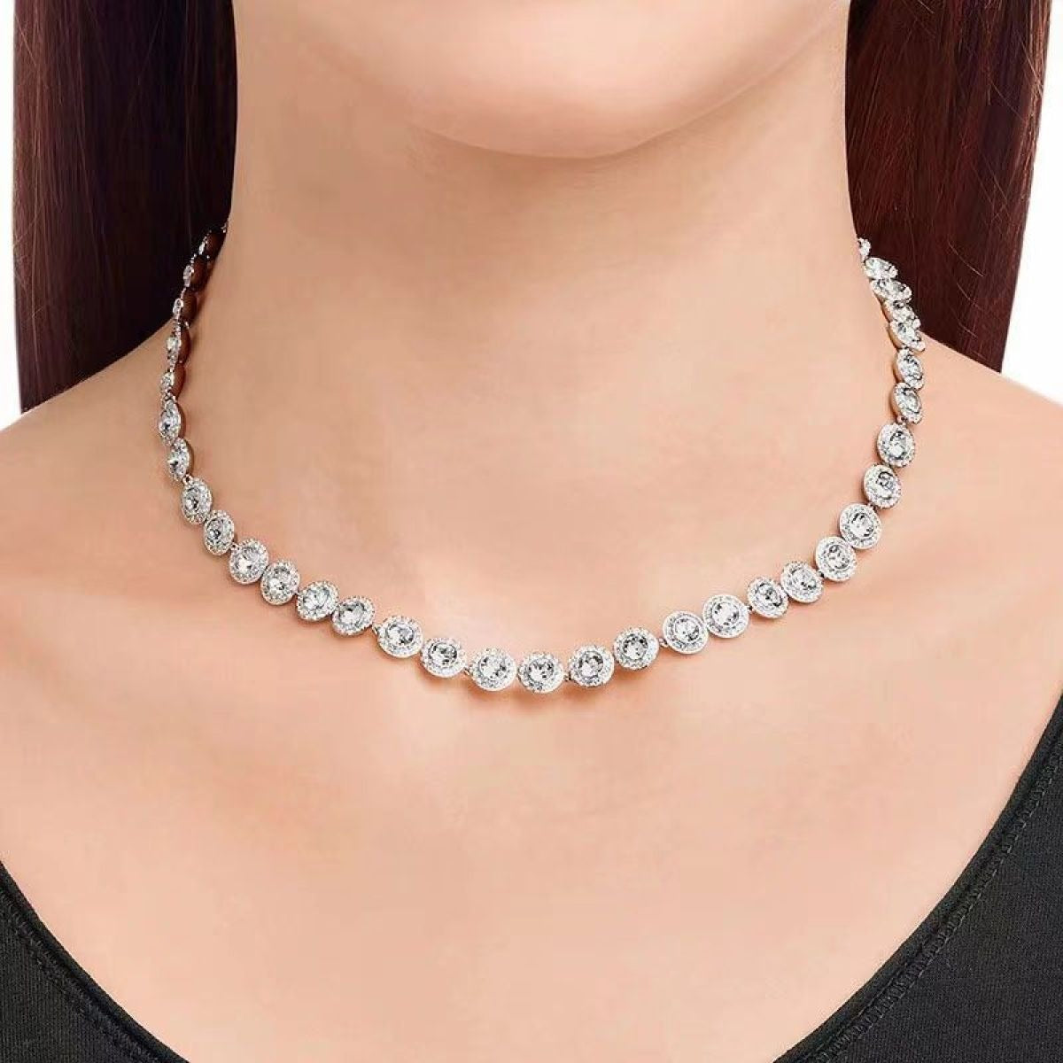 Victoria – Necklace and Bracelet with Shimmering Round Button
