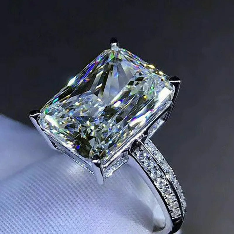 Jade – Ring with Oversized Zircon