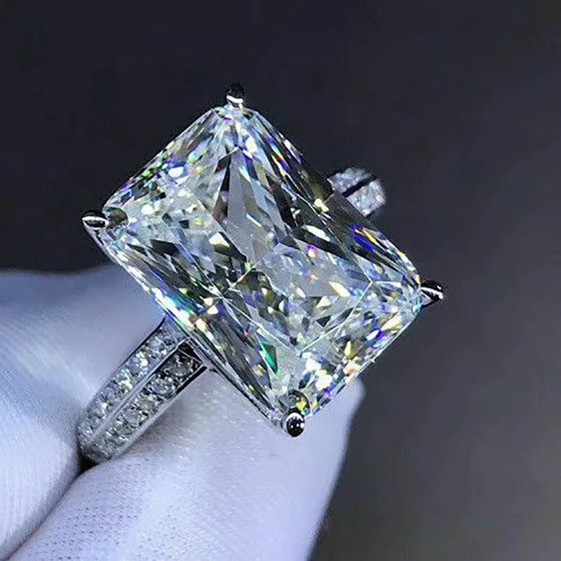 Jade – Ring with Oversized Zircon