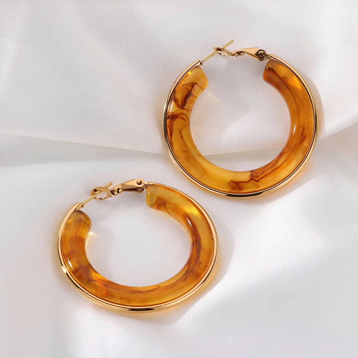 Oreilia – Hoop earrings in tortoiseshell look