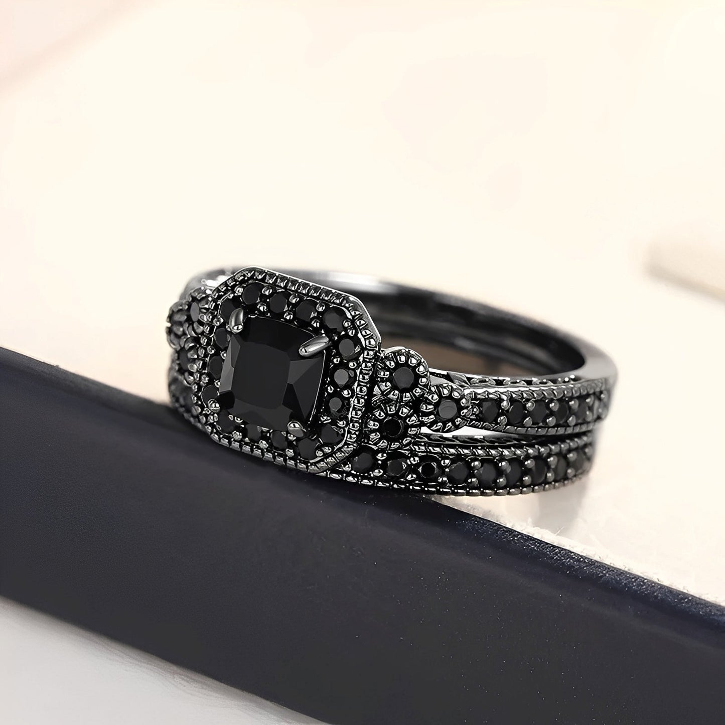 Adriane – Set Vintage Rings in Black