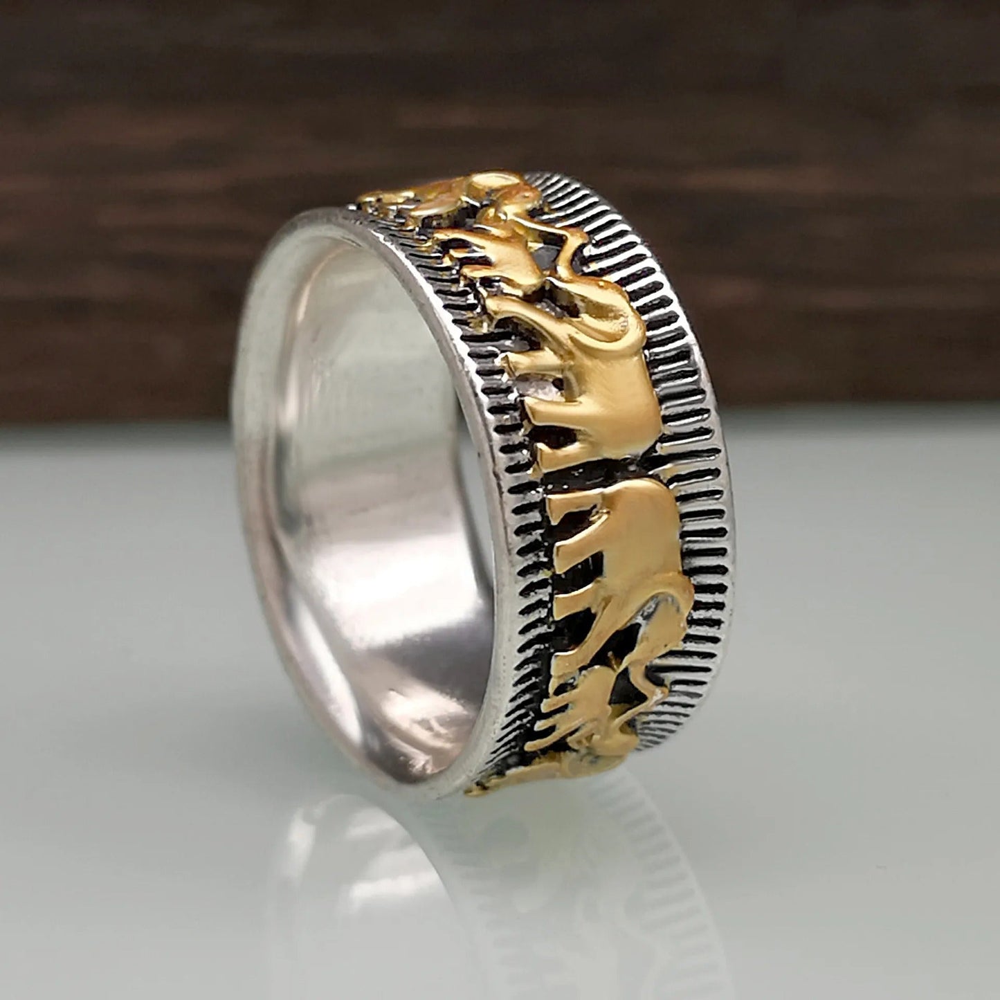 Eli – Elephant Ring Gold Vintage