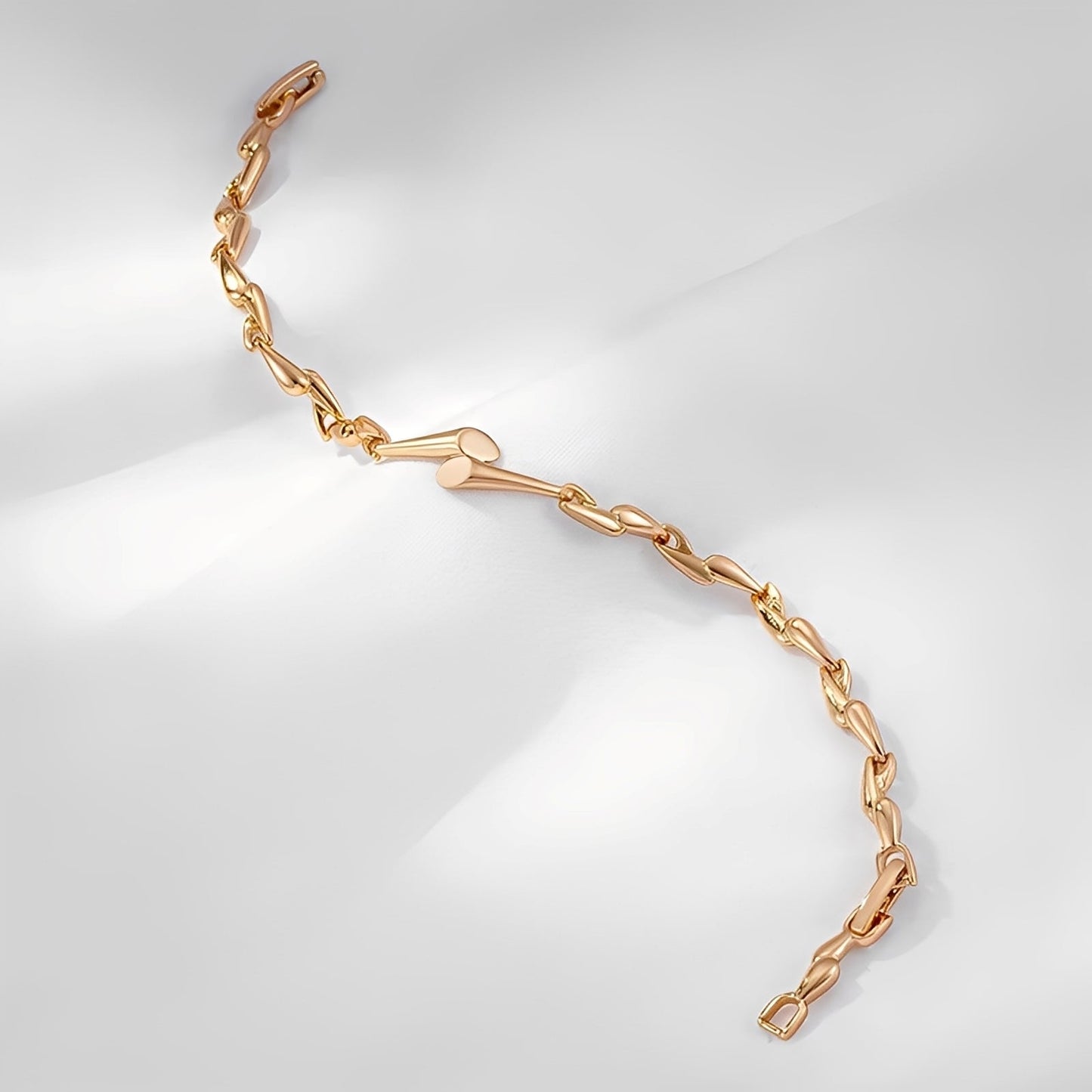Lina – Stylish bracelet in gold