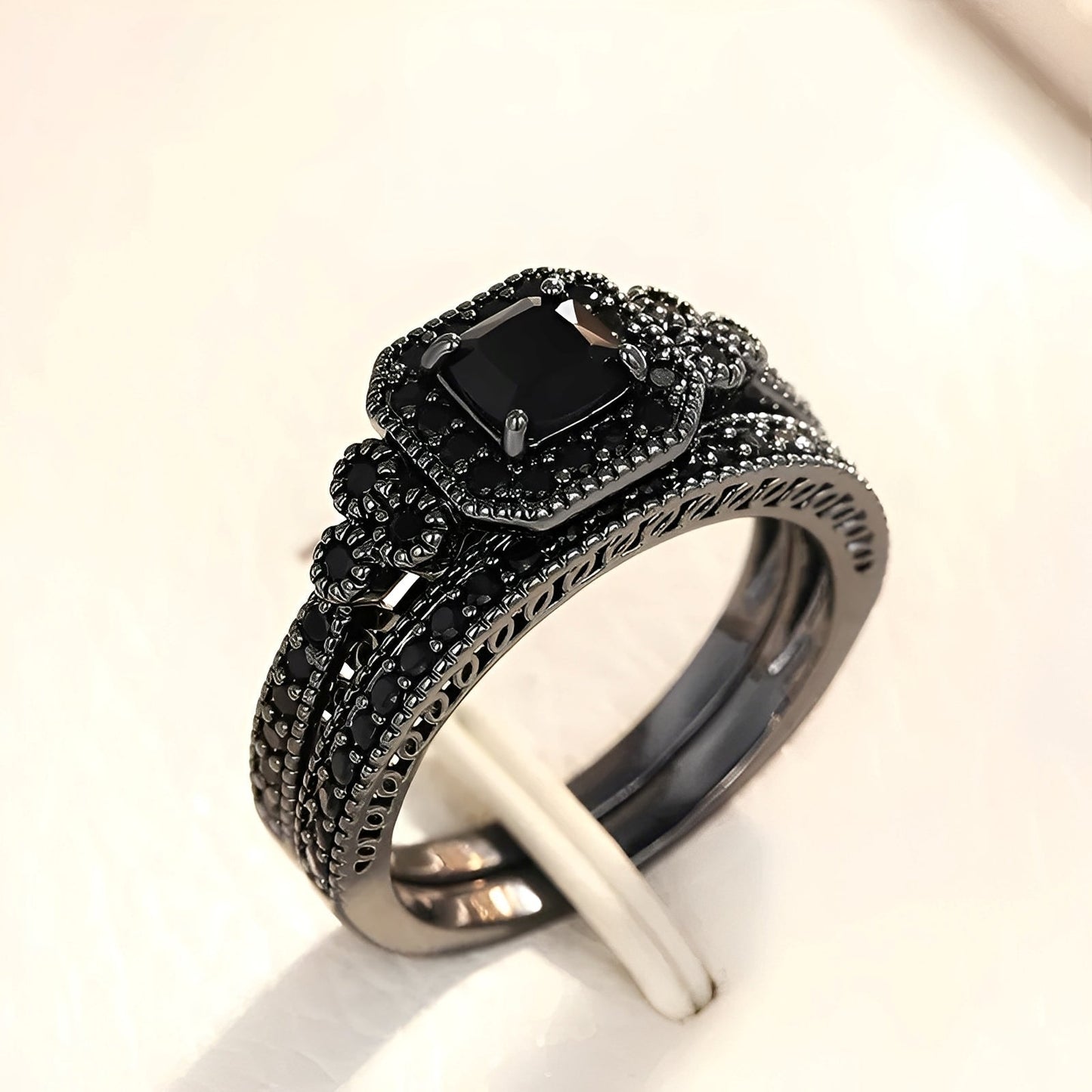 Adriane – Set Vintage Rings in Black