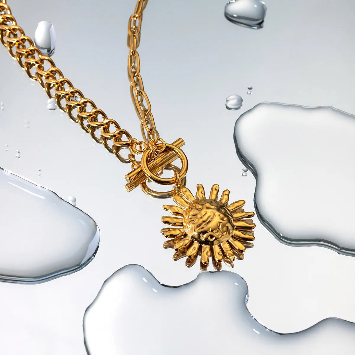 Milly – Eye-catching Necklace with Golden Sunflower