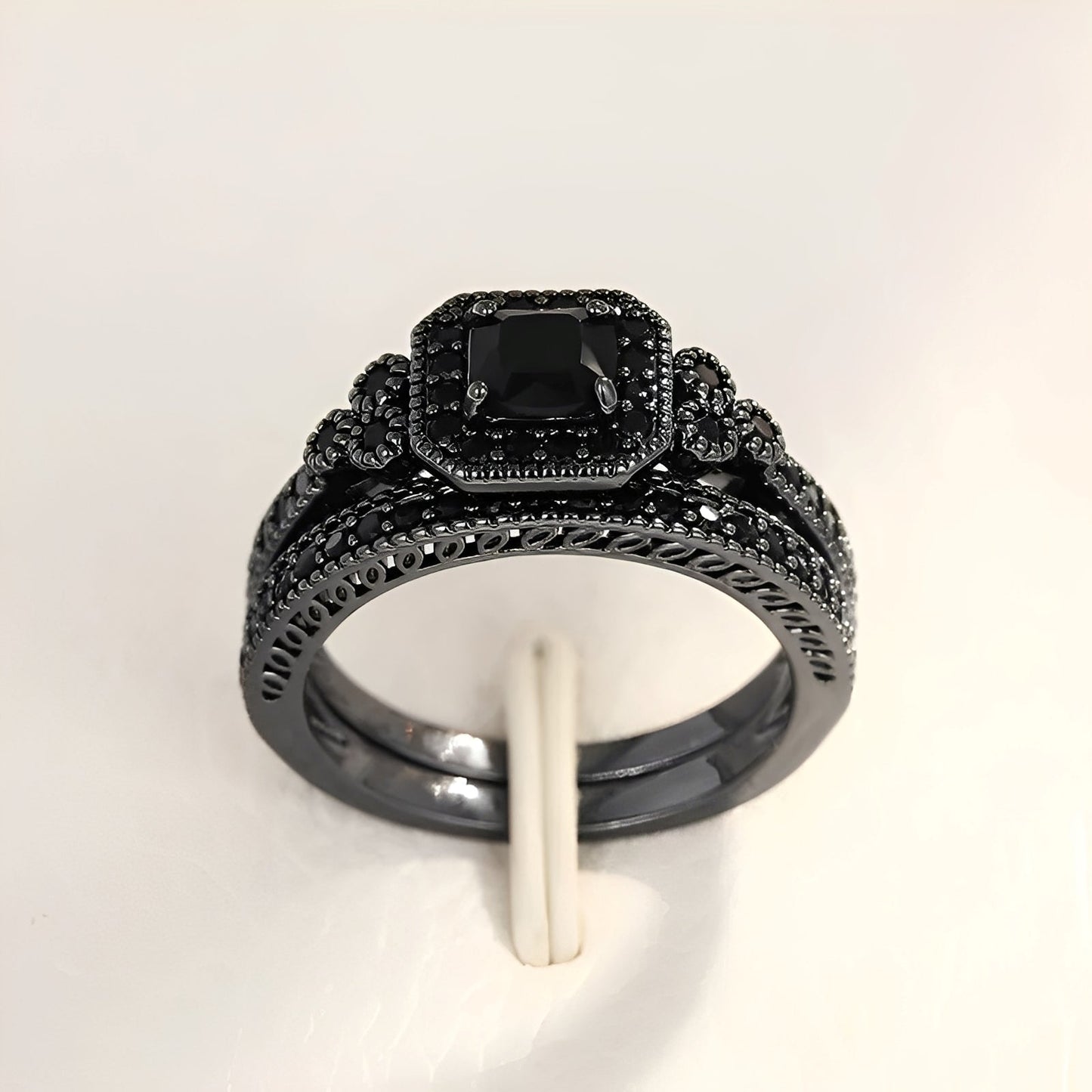 Adriane – Set Vintage Rings in Black