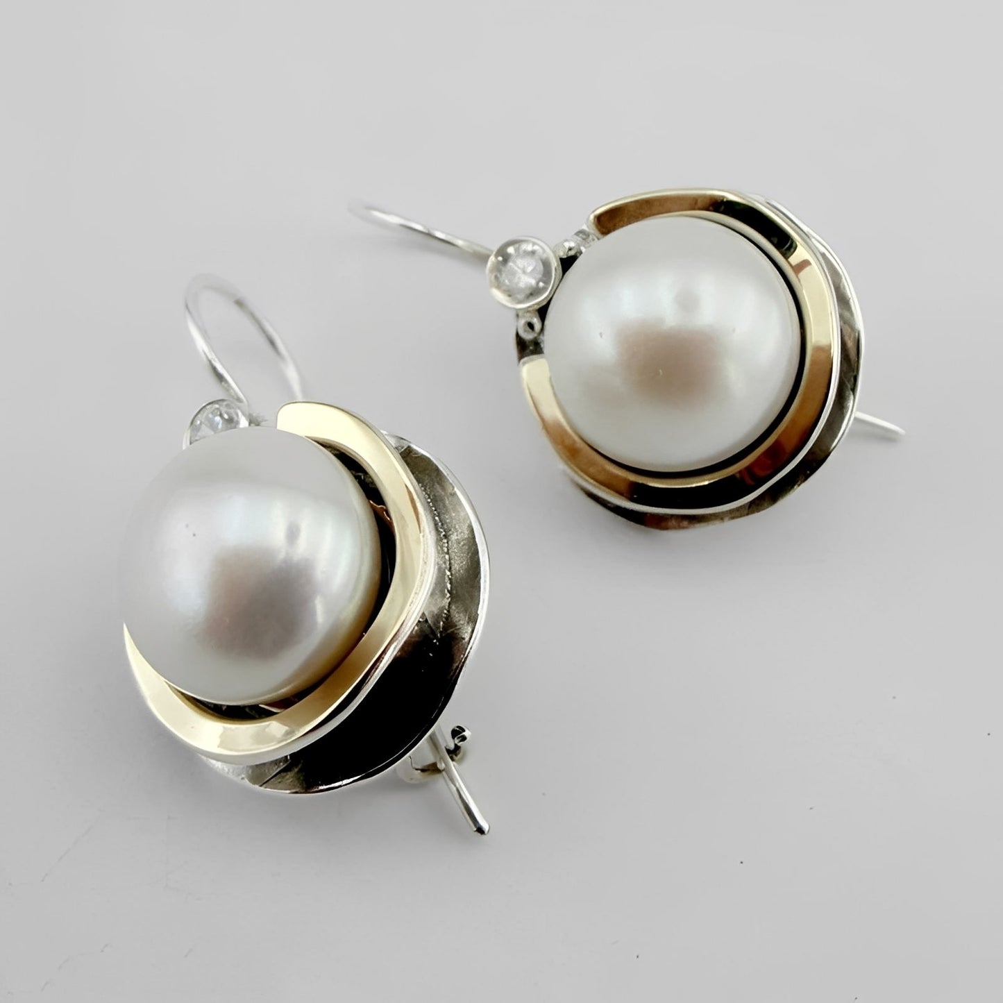 Helena – Vintage Earrings with Round Pearls