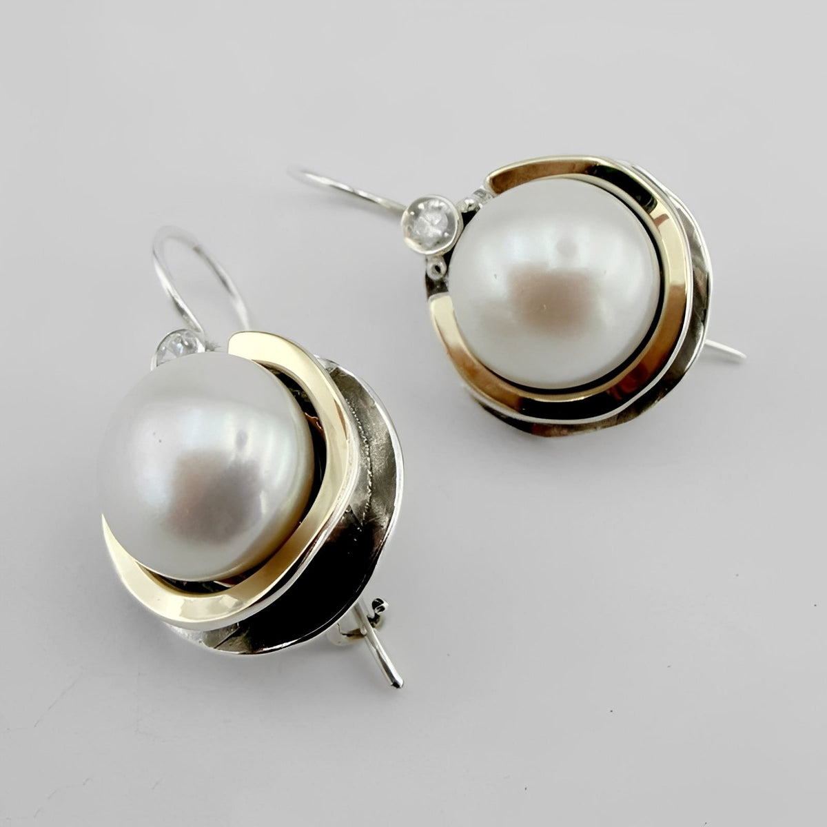 Helena – Vintage Earrings with Round Pearls