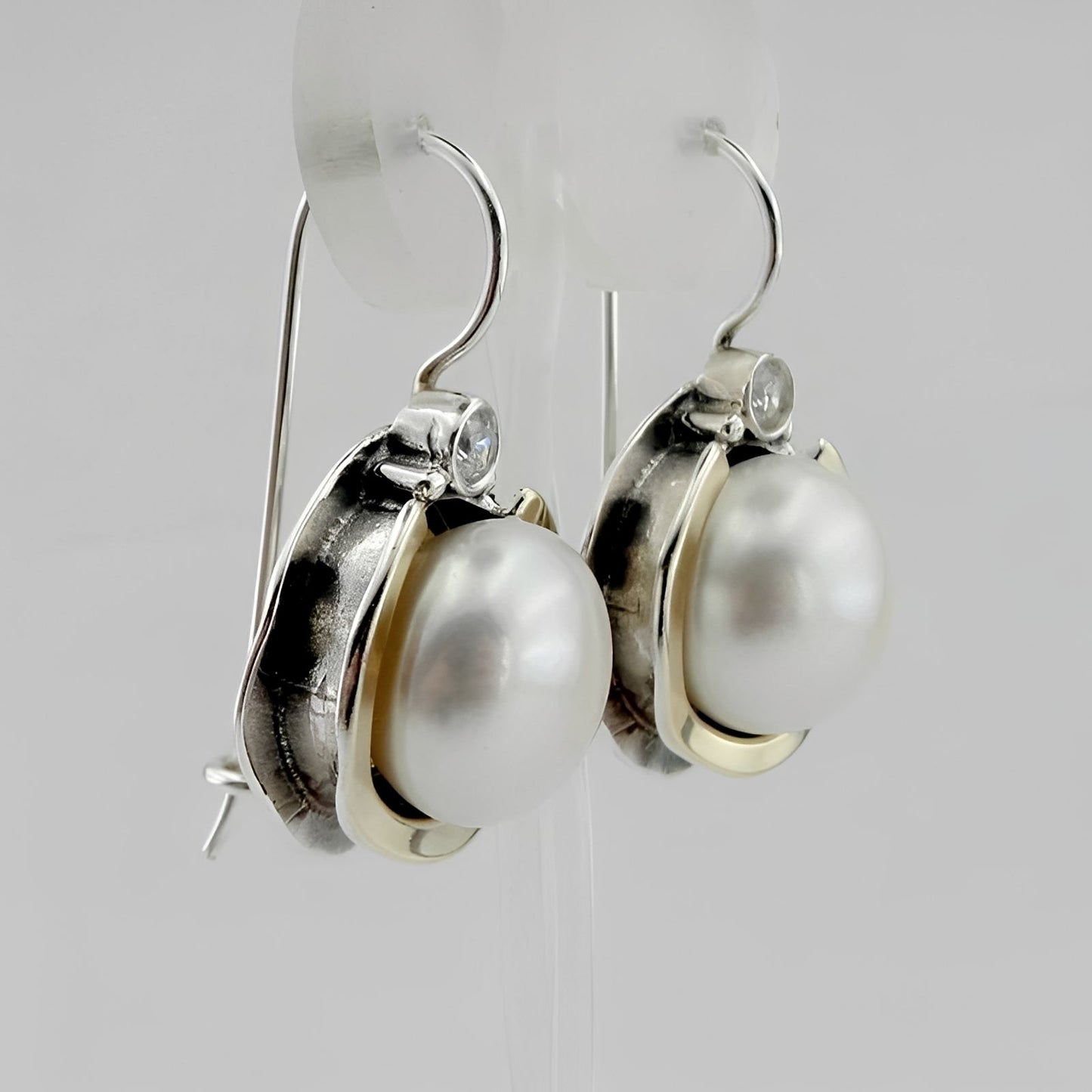 Helena – Vintage Earrings with Round Pearls