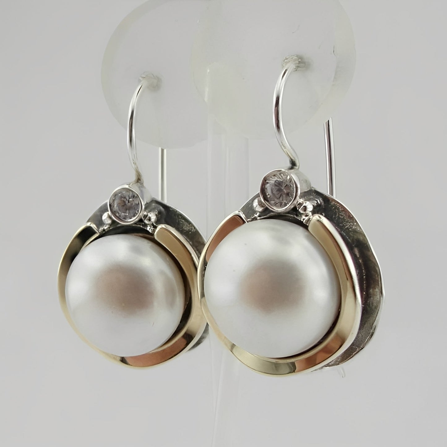 Helena – Vintage Earrings with Round Pearls