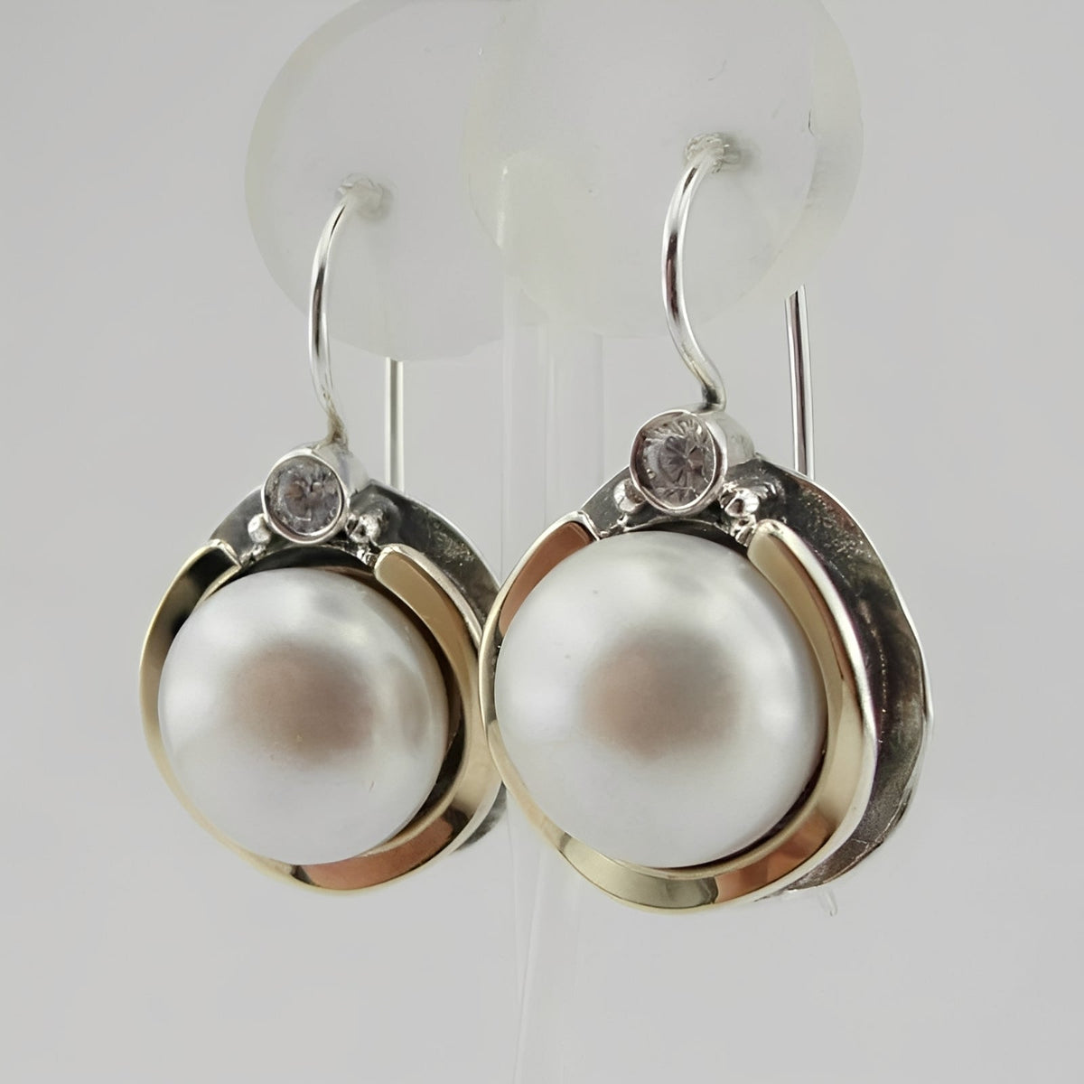 Helena – Vintage Earrings with Round Pearls