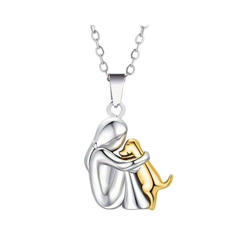 Licht – Necklace with embrace pendant