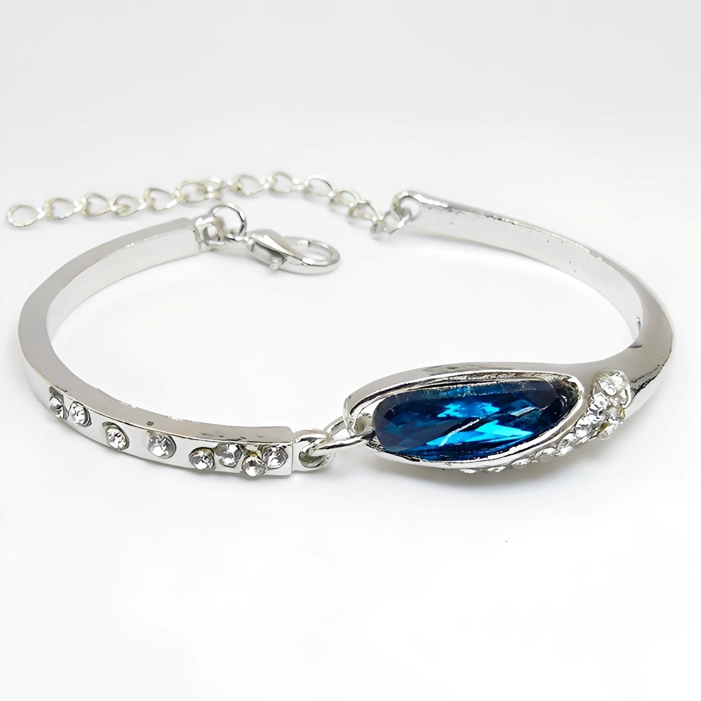 Miku – Stylish Bracelet Adorned with Sapphires