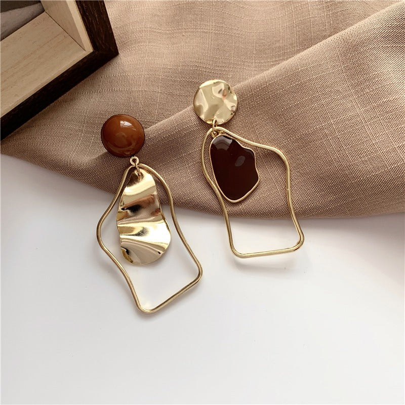 Rhia – Stud Earrings with Hanging Asymmetrical Pendants